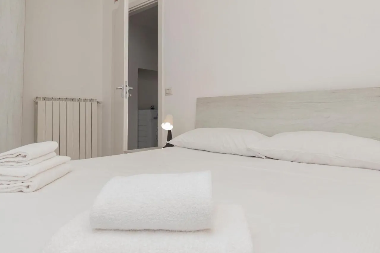 I Host Apartment - Rembrandt 56 Milán 0*,